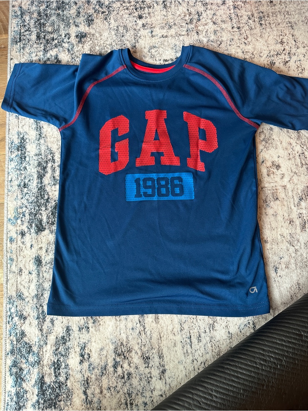 Gap fit t-shirt boys' medium